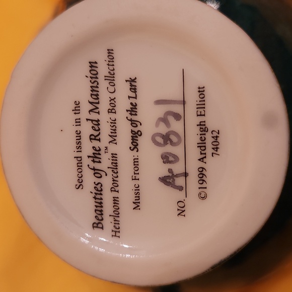 Ardleigh Elliott, Beauties of the Red  Mansion Music Box Collection - Picture 9 of 9